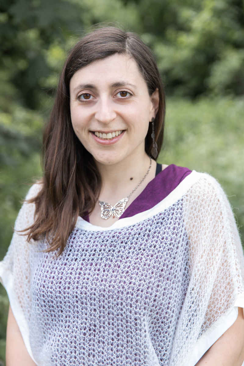 nina goeckel portrait im garten kleines bild