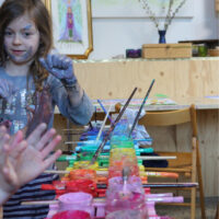 Kreativ- und Malkurse 7 bild kreativ kids in aktion am palettentisch