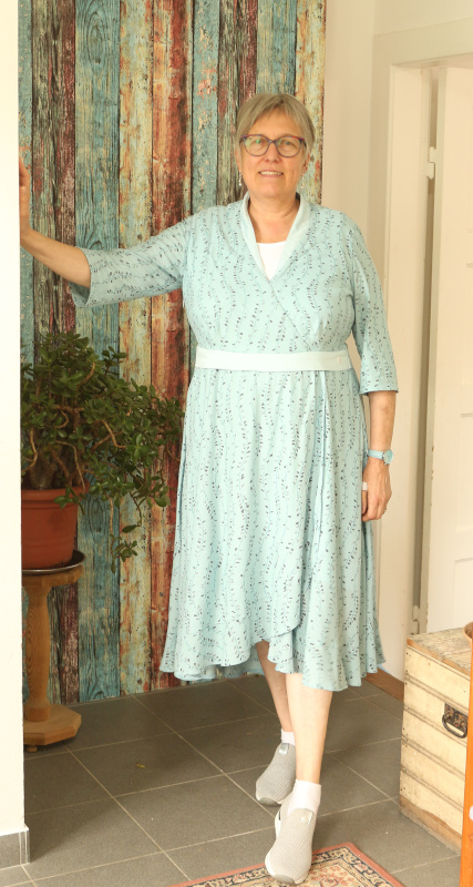 anfertigung kleid erika vorderansicht zauberhafte kuenste